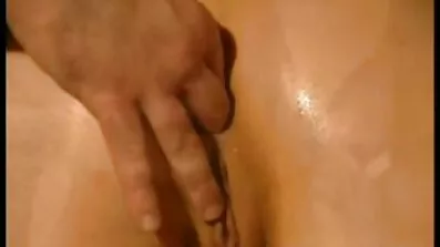 બસ્ટી કાકી આંગળીઓ અને ખુરશી પર પેશાબ બીપી વીડીયો સેકસી